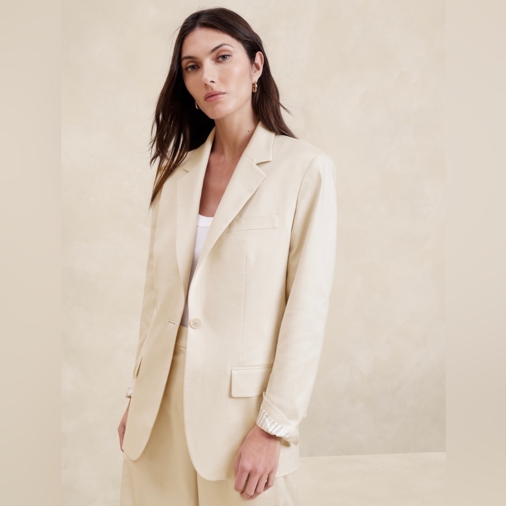 NWT! Banana Republic Womens Transition Cream CARMEL RELAXED BLAZER - 2 PETITE 🩷